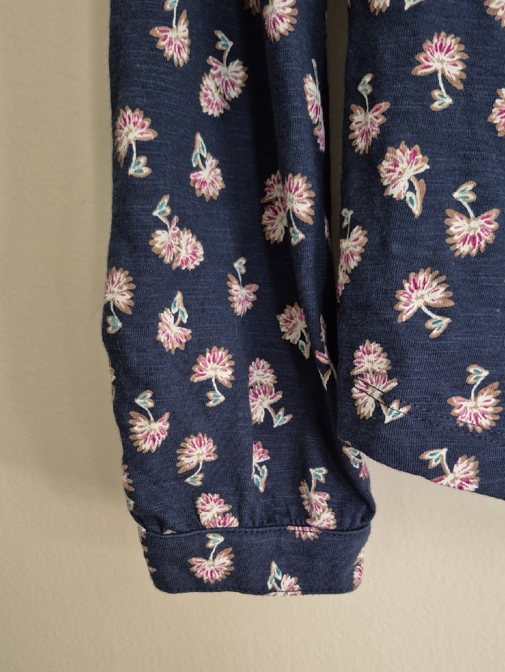 EUC Lily & Me Navy Floral Organic Cotton Jersey Blouse, US 6 - Picture 2 of 8
